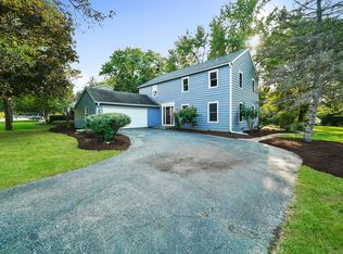 210 Castle Ct, Barrington, IL 60010