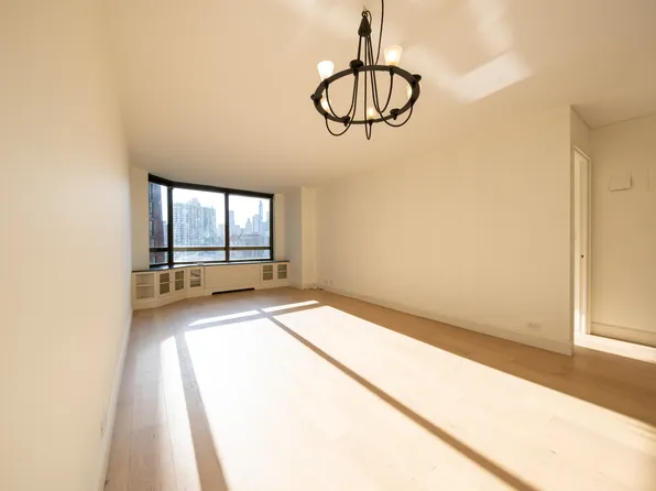 630 1st Avenue image 3 of 19