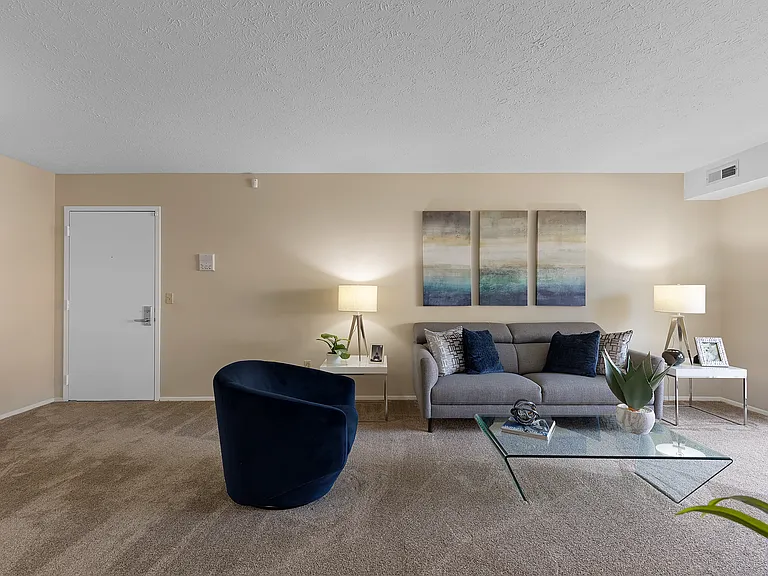 Foxmoor Apartments — Photo 6