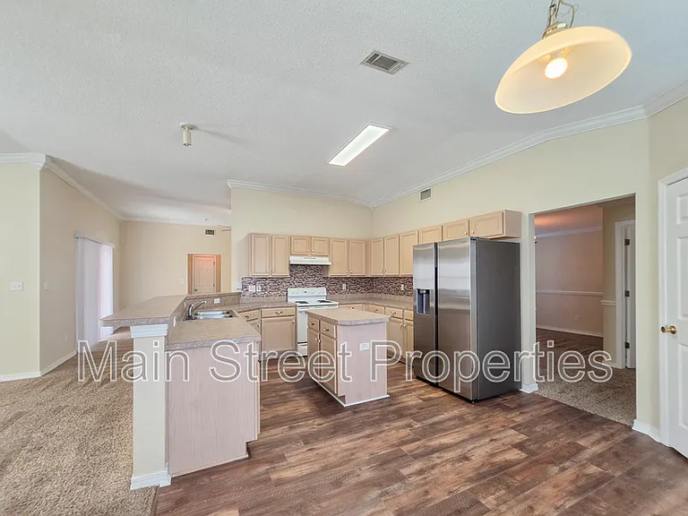 1057 Freeboard Blvd — Photo 6