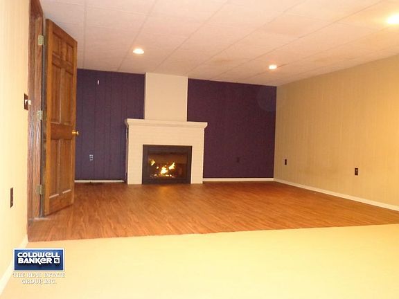 gas f/p in LL familyroom