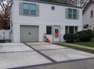 3125 Roxbury Rd, Oceanside, NY 11572