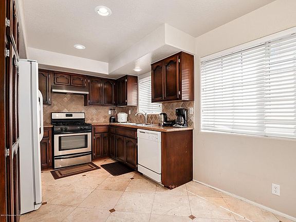 5th image of 16800 Saticoy St Unit 3