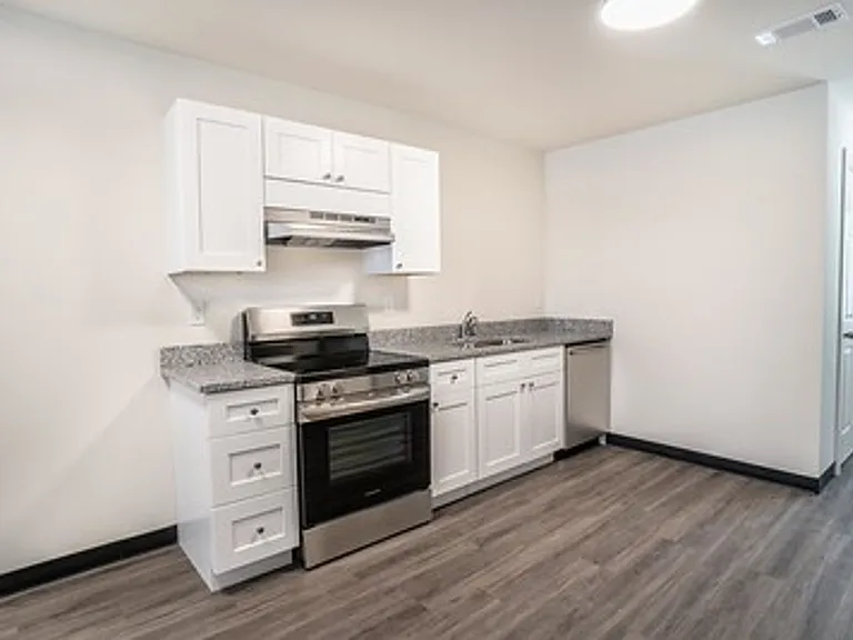8411 State Highway 204 — Photo 15