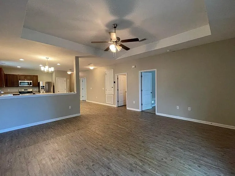 186 Cornelia St — Photo 8