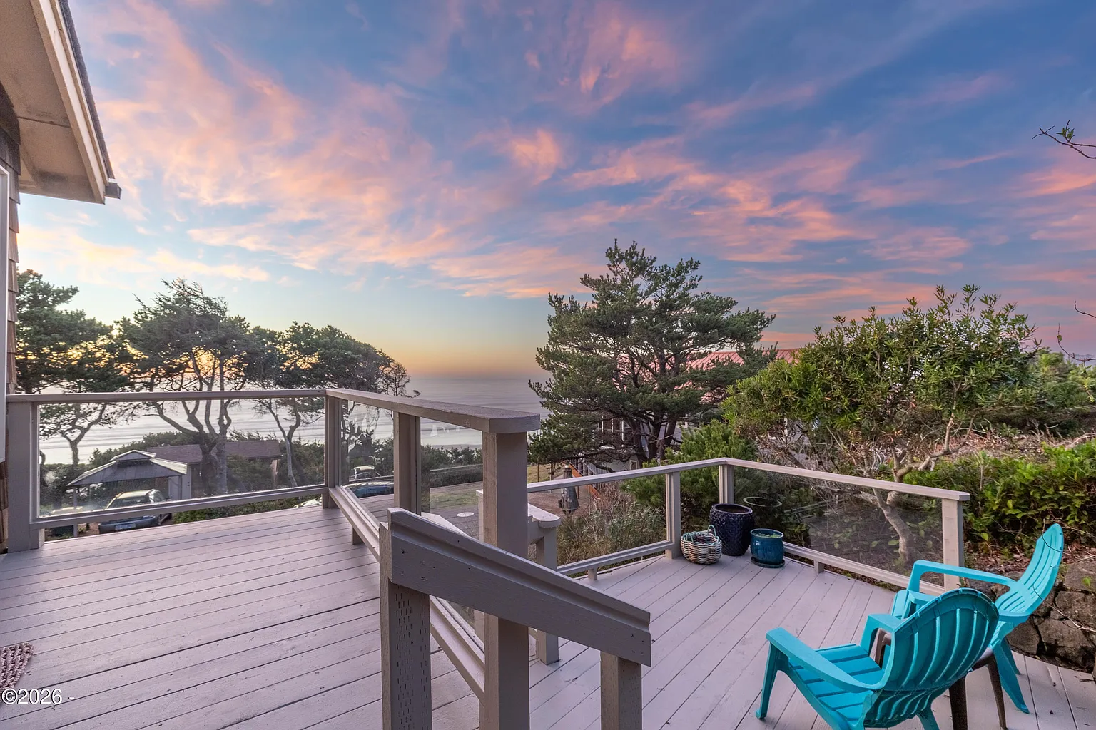 1542 NW Spring St photo 1