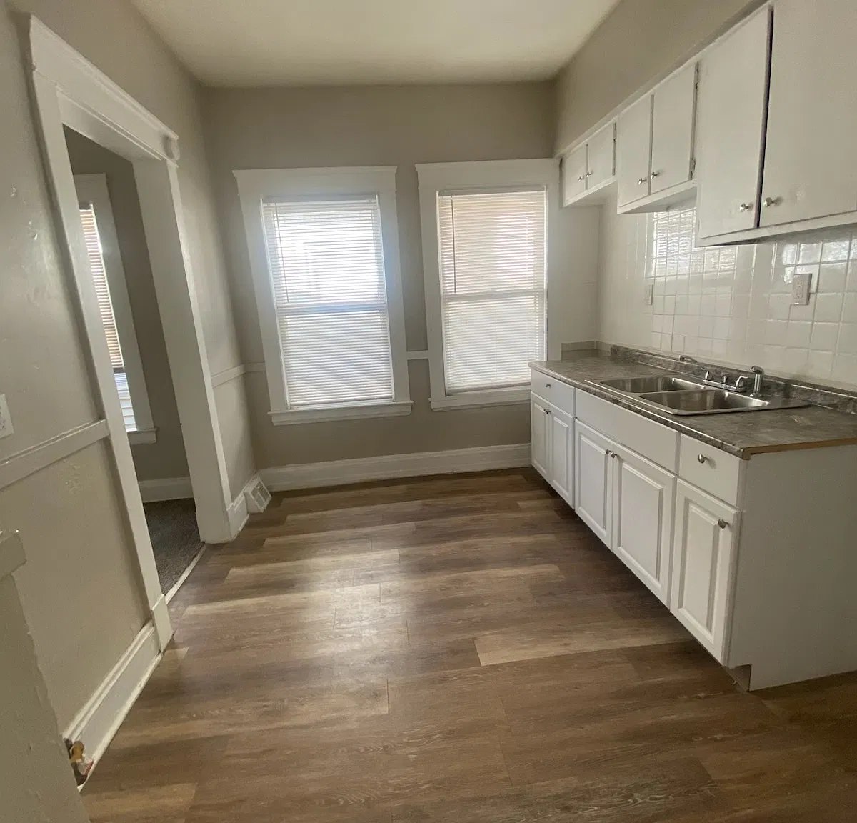 3 bed, 1083 sqft, $1,100 — Photo 2
