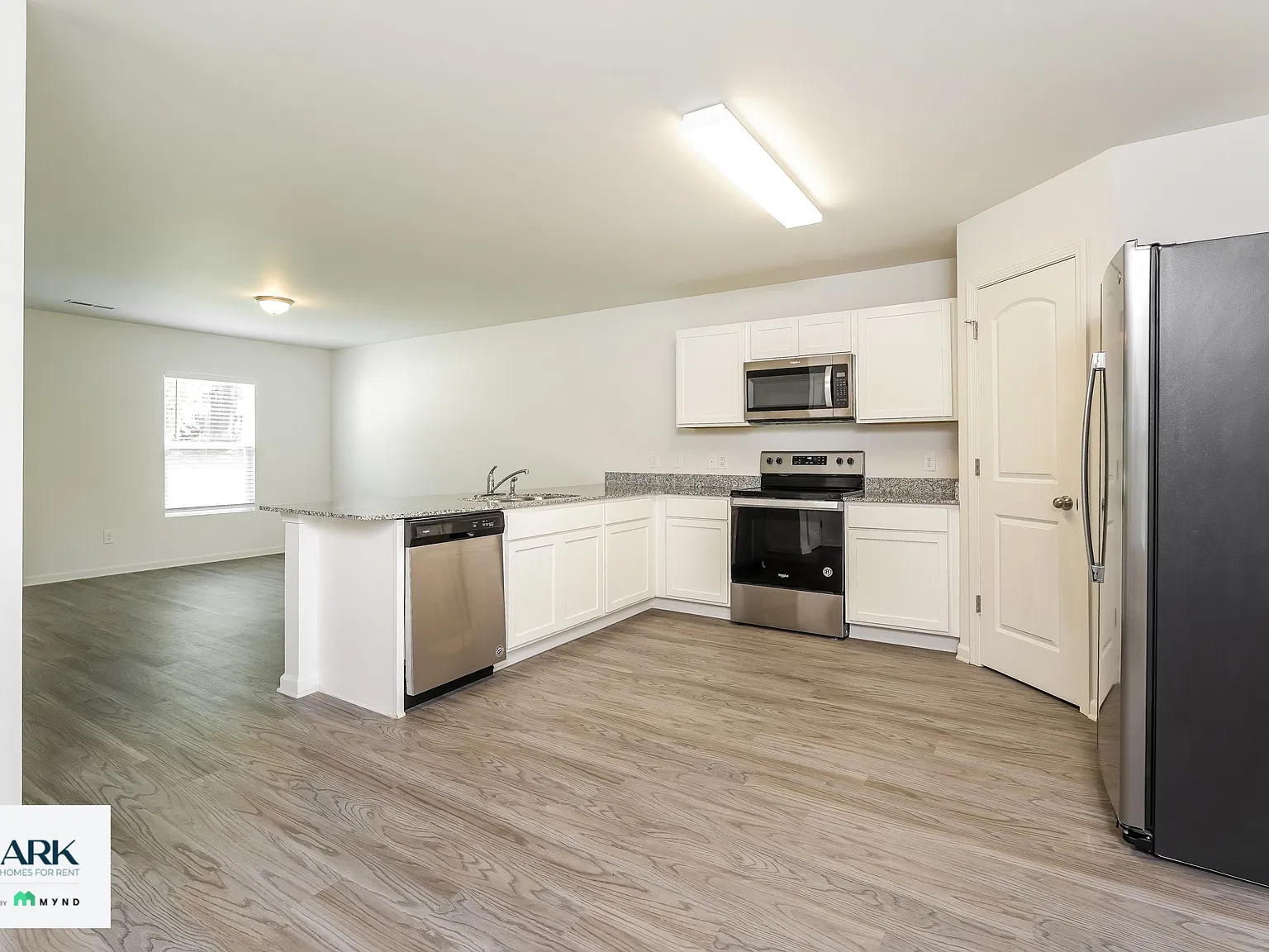 4 bed, 3.0 bath, 1811 sqft, $2,024 — Photo 3