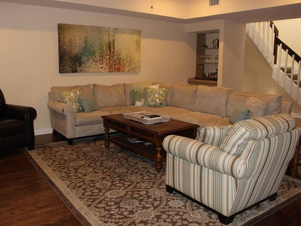 2nd image of 3017 Hartwood Ct
