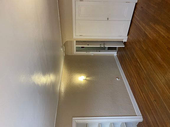 3rd image of 2114 Buchanan Ave SW APT 2