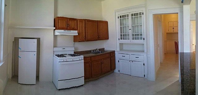 2nd image of 302 24th St APT 4