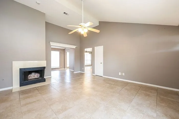 3 bed, 2.0 bath, 1519 sqft, $1,700 — Photo 3