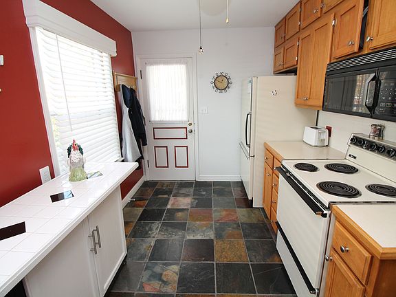 3rd image of 5684 Foster Ave