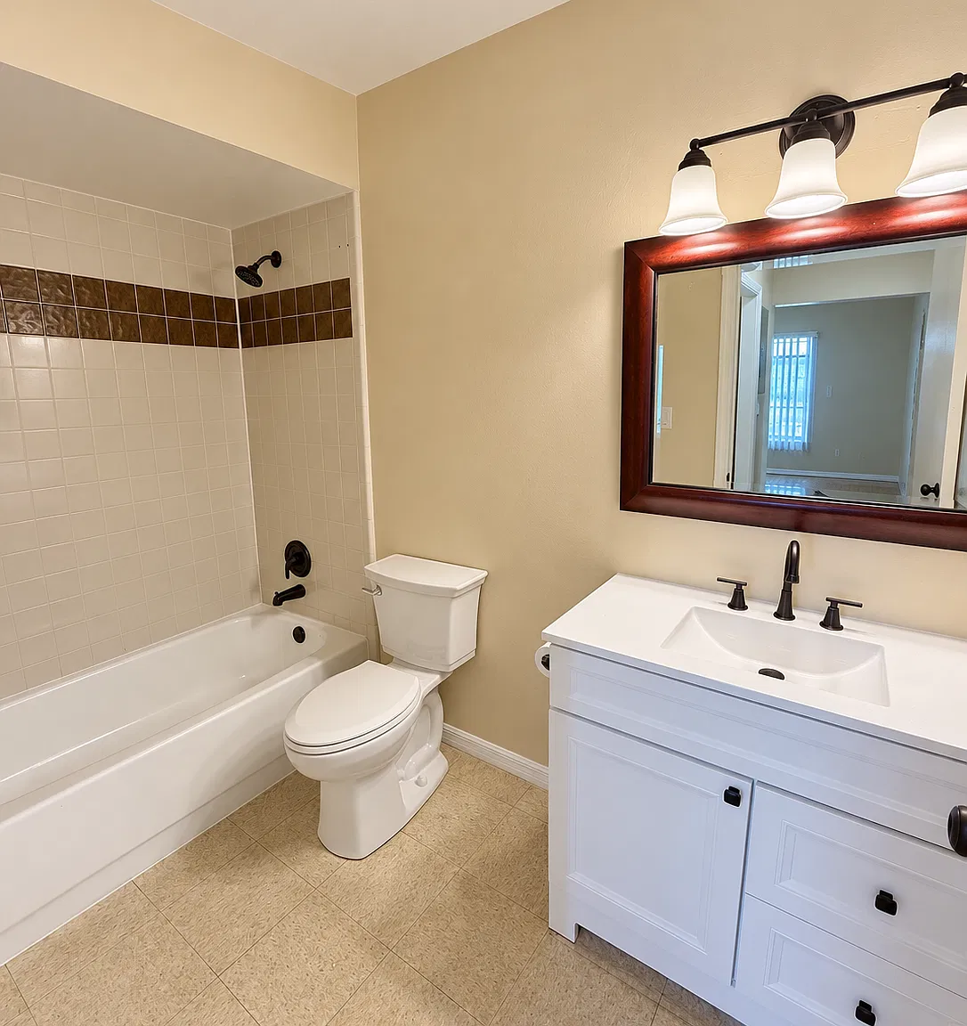 2 bed, 900 sqft, $1,200 — Photo 3