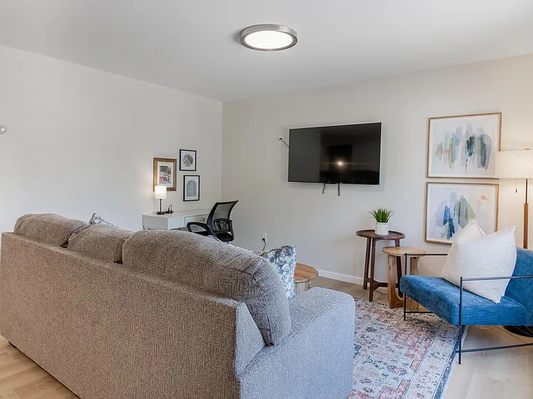53 Hollywood Ct — Photo 5