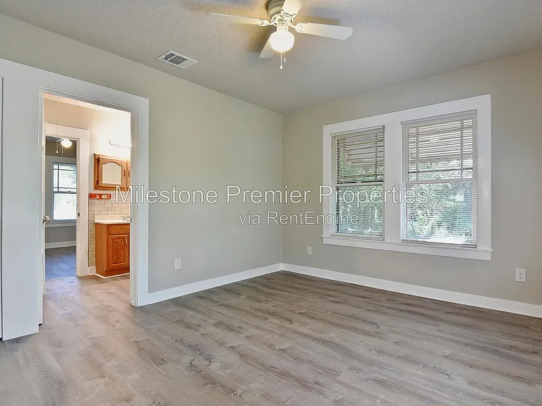 608 W Murray St — Photo 5