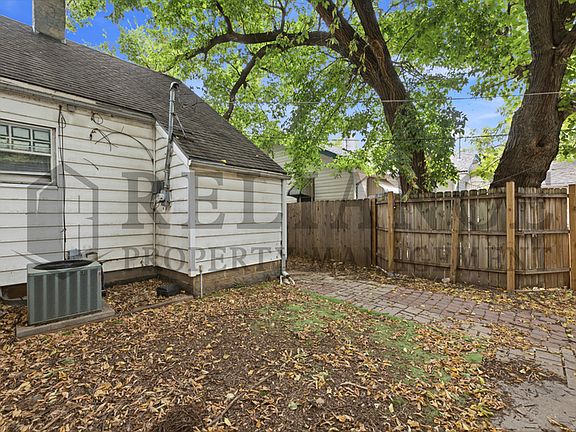 5th image of 703 S Grove Dr