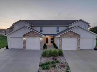 1604 SW Madison Cir, Lees Summit, MO 64081