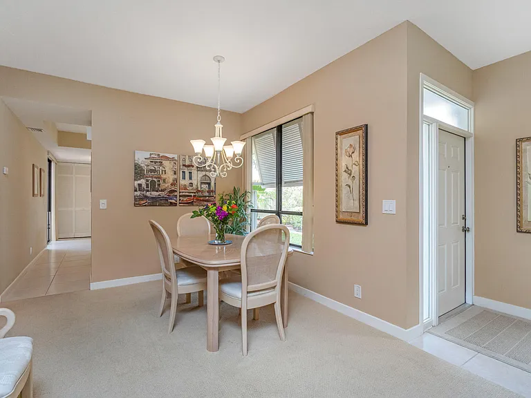 135 Old Meadow Way — Photo 7
