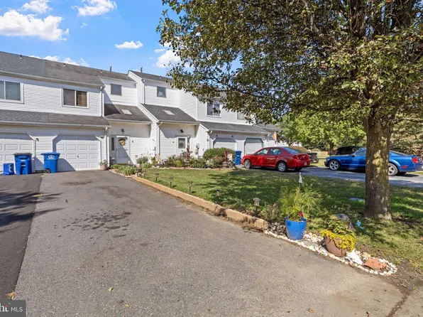 6 Basil Dr, Lumberton, NJ 08048
