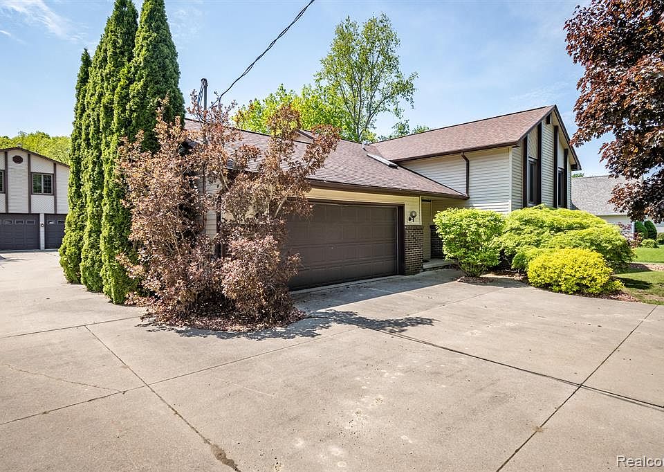 4133 Lahring Rd, Linden, MI 48451 MLS 20240029621 Zillow