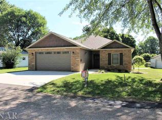 112 S Fairview Pl, Clinton, IL 61727