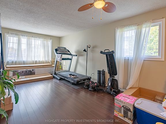 3rd image of 36 Rosenfeld Dr