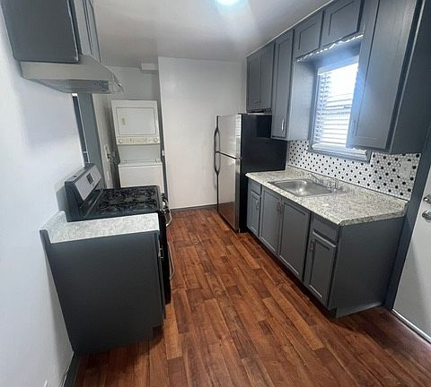 3rd image of 1323 E 108th St