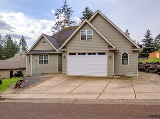 555 Strawberry Loop, Sweet Home, OR 97386