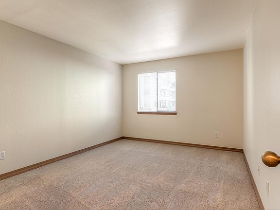 4th image of 1800 N 107th St APT 306F