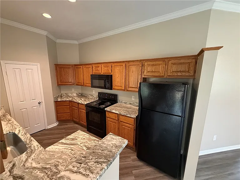 1208 Bayou Woods Dr — Photo 9