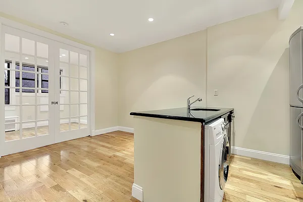 Rented by Cooper & Cooper Real Estate | media 7