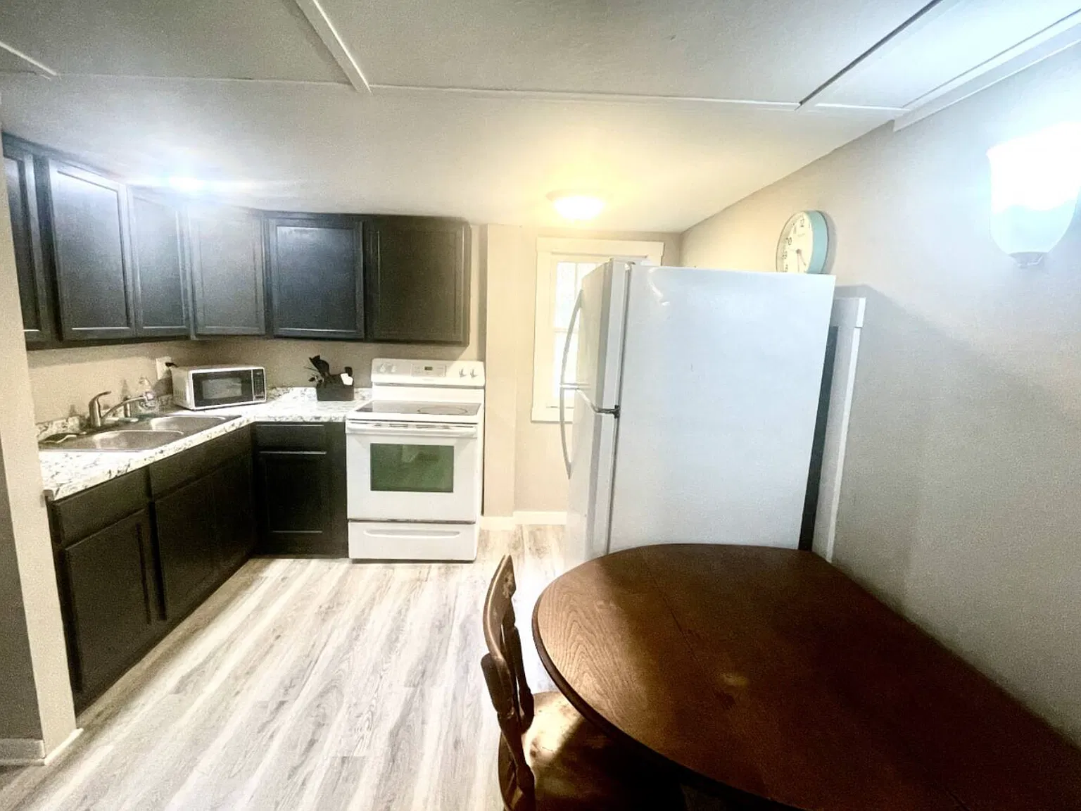 2 bed, 750 sqft, $900 — Photo 3