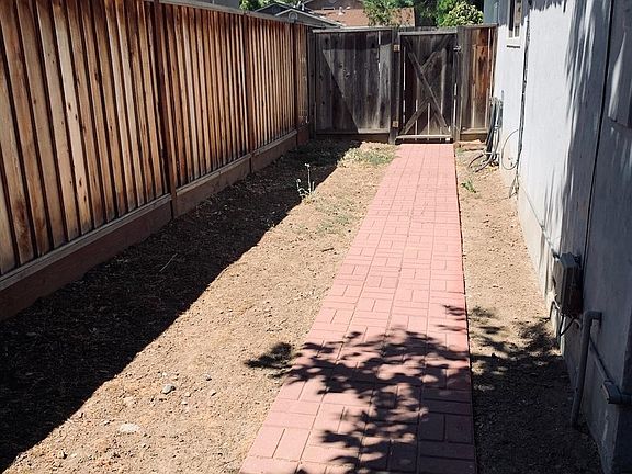 5th image of 18290 Vanderbilt Dr