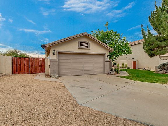 3rd image of 5761 E Grove Cir