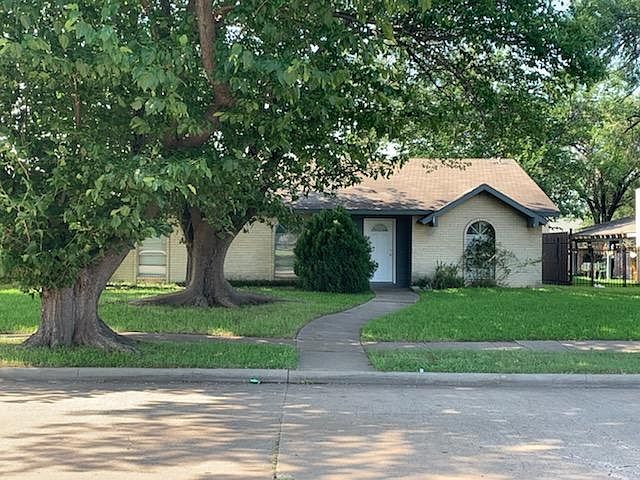 1st image of 3005 Pinewood Dr