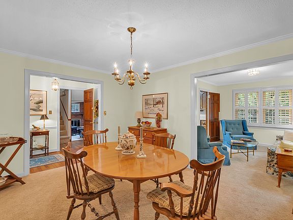 4th image of 1017 Oak Creek Dr