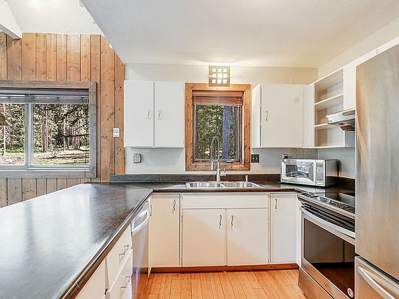 5th image of 31 Sally Cir