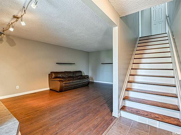 4th image of 845 8th Ave NW