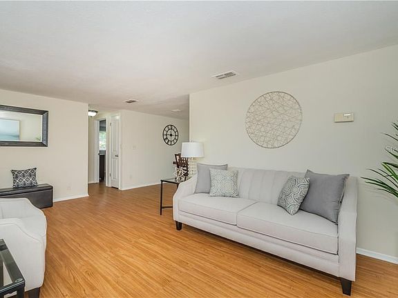 4th image of 1519 Saplin Dr