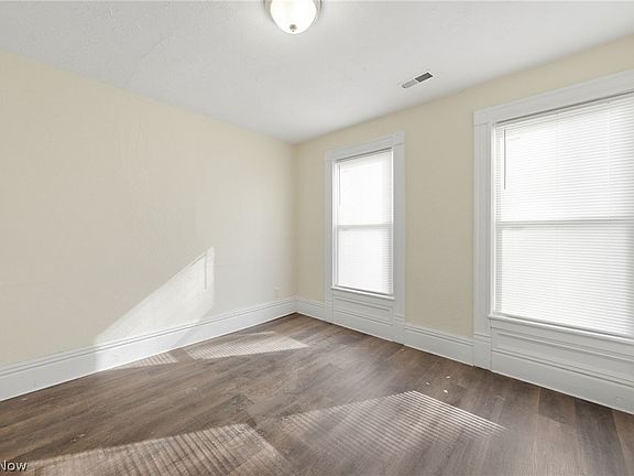 4th image of 1978 W 93rd St