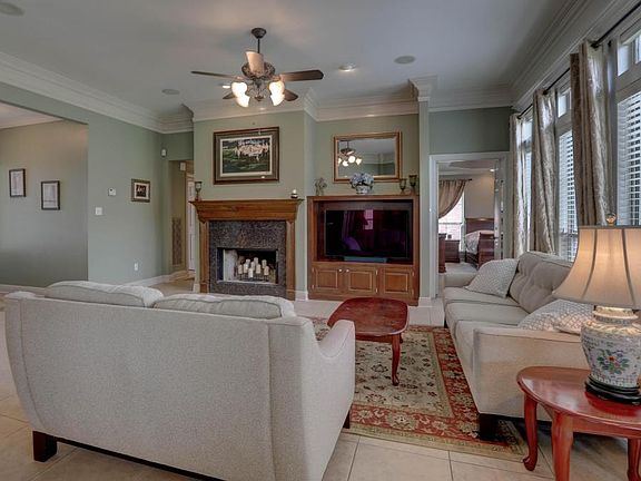 5th image of 203 N Lakepointe Dr