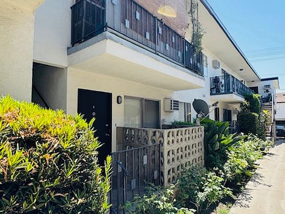 4th image of 634 E Tujunga Ave #34H