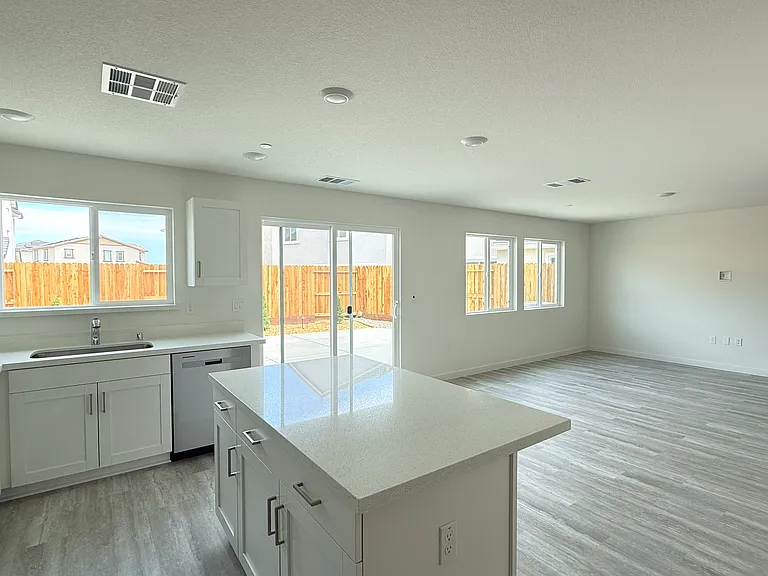516 Foxtail Ct — Photo 13