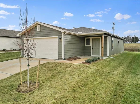 2164 Woodfield Dr, Tonganoxie, KS 66086
