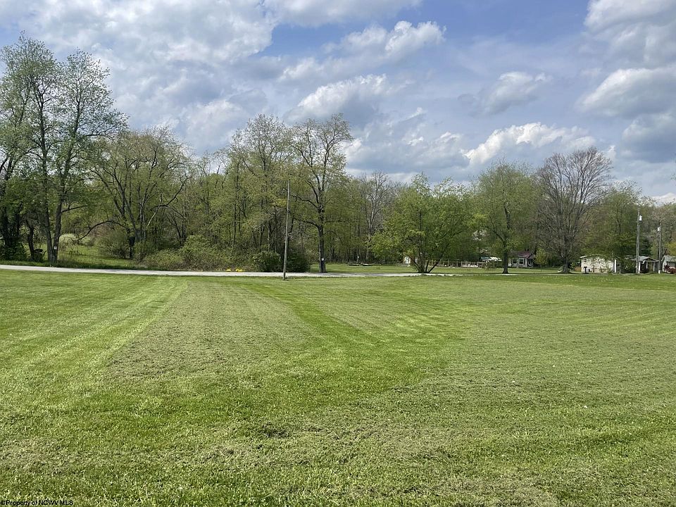 2nd image of 2 Chapel Brooke Cir