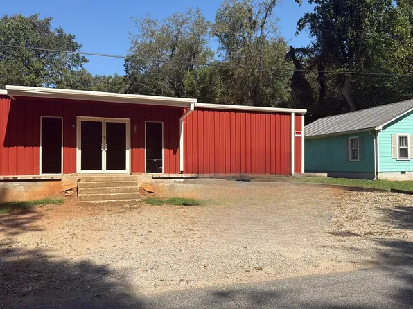 2562 Old Morganton Rd #1, Lenoir, NC 28645
