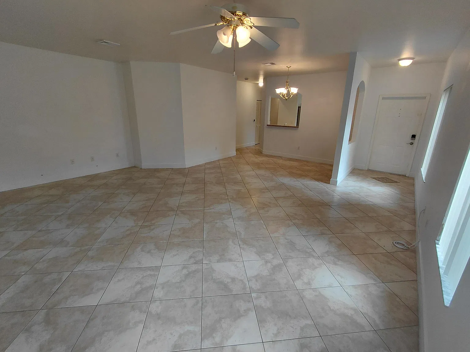 3 bed, 2.0 bath, 1495 sqft, $3,200 — Photo 2