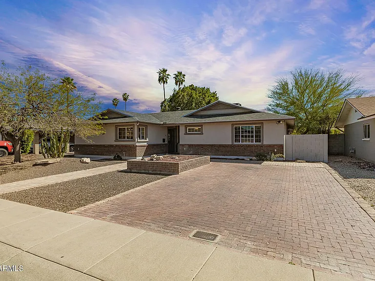 413 E Ellis Dr — Photo 9