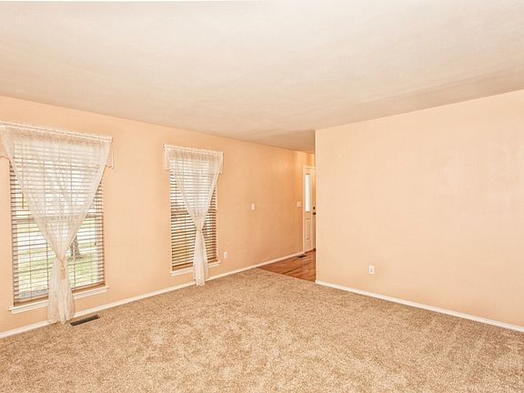 5th image of 2681 Queen Bee Ln